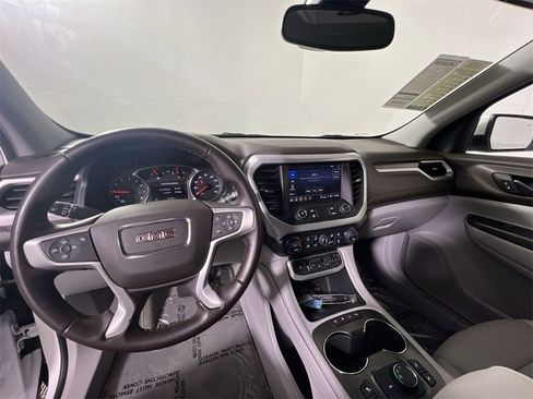 Used 2023 GMC Acadia SLT image 11