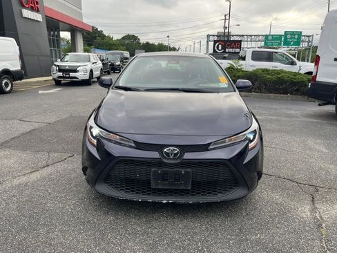 Used 2022 Toyota Corolla LE image 2