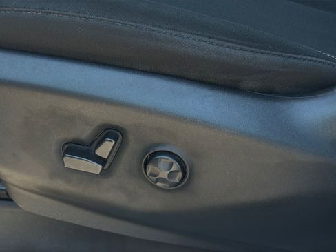 Used 2023 Chrysler Voyager LX FWD image 19