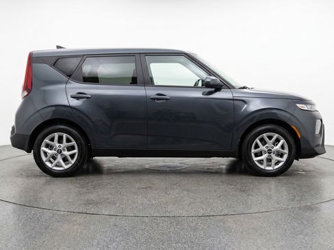 Used 2025 Kia Soul LX w/ LX Technology Package FWD image 11