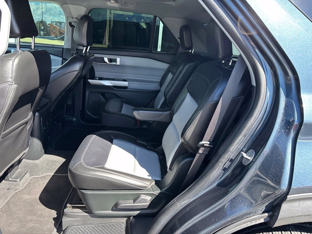 Used 2022 Ford Explorer XLT w/ Equipment Group 202A AWD/4WD image 12