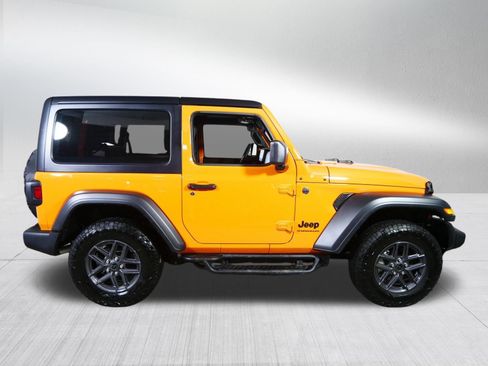 Used 2025 Jeep Wrangler Sport AWD/4WD image 8