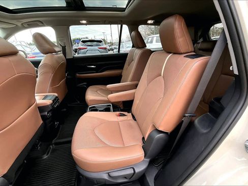 Used 2024 Toyota Grand Highlander Platinum image 20