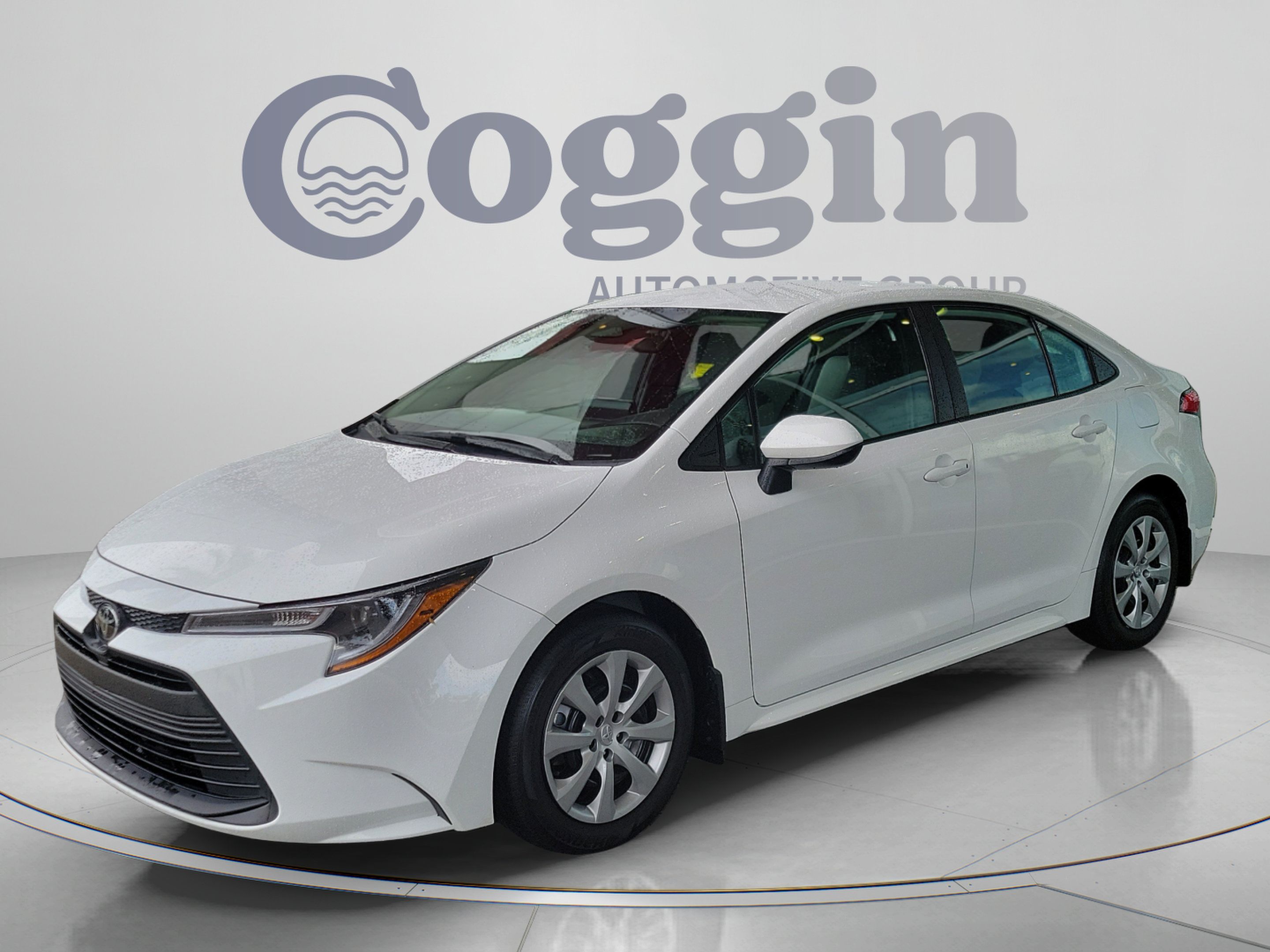 Used 2025 Toyota Corolla LE FWD image 2
