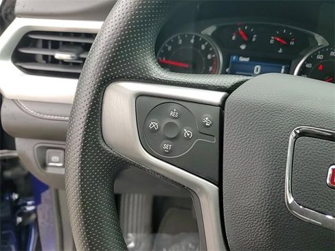 Used 2023 GMC Acadia SLE w/ Driver Convenience Package image 15