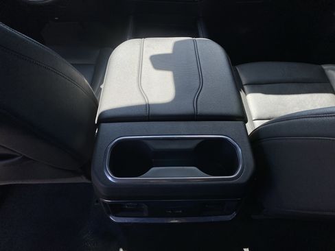 Used 2025 GMC Sierra 2500 SLT w/ SLT Convenience Package image 36