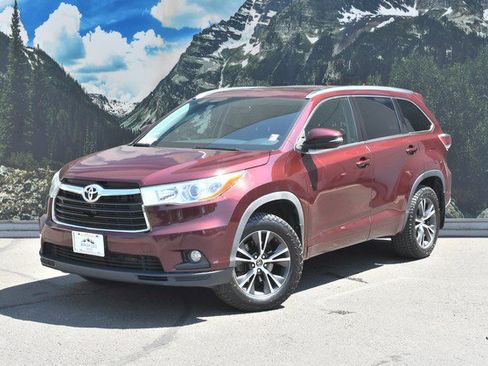 Used 2016 Toyota Highlander XLE AWD/4WD image 6