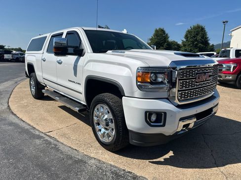 Used 2018 GMC Sierra 2500 Denali w/ Duramax Plus Package AWD/4WD image 3