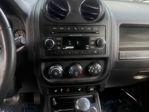 Used 2015 Jeep Patriot Latitude AWD/4WD image 13