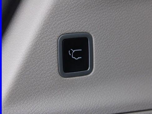 Used 2018 Chrysler Pacifica Touring-L Plus image 11