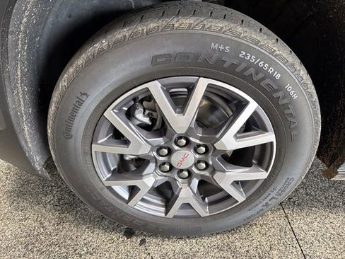 Used 2023 GMC Acadia SLT w/ Preferred Package AWD/4WD image 3