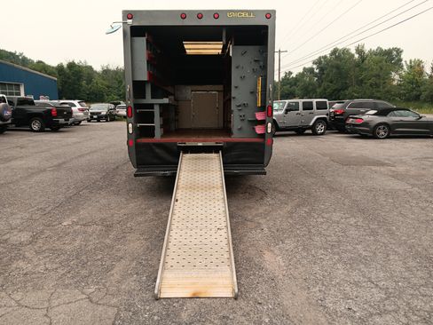 Used 2016 GMC Savana 3500 RWD image 15