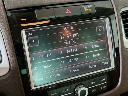 Used 2013 Volkswagen Touareg TDI image 16