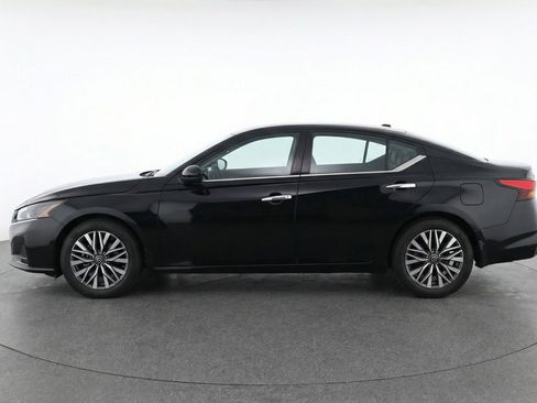 Used 2025 Nissan Altima 2.5 SV FWD image 5