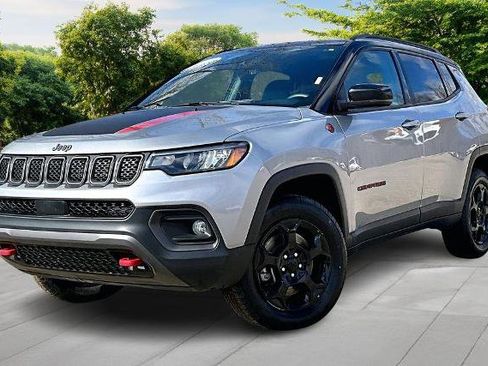 Used 2023 Jeep Compass Trailhawk AWD/4WD image 11
