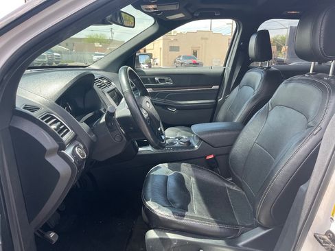 Used 2018 Ford Explorer Limited w/ Equipment Group 301A AWD/4WD image 11