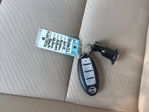 Used 2013 Hyundai Elantra GLS w/ Preferred Pkg FWD image 33
