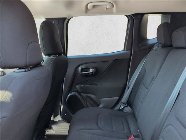 Used 2020 Jeep Renegade Latitude FWD image 19
