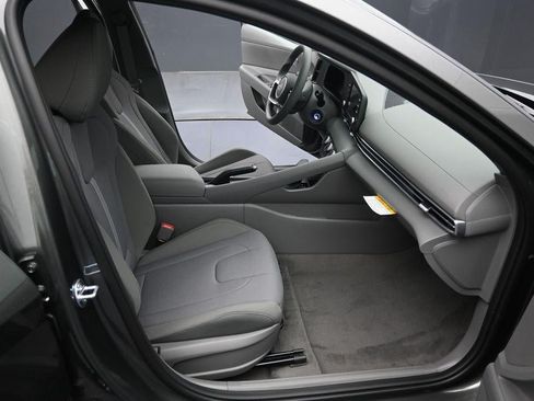 New 2026 Hyundai Elantra SE FWD image 29