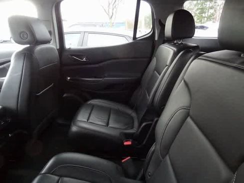Used 2023 GMC Acadia SLT image 7