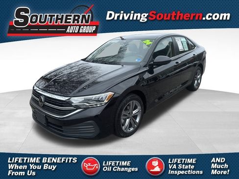 Used 2024 Volkswagen Jetta SE image 1