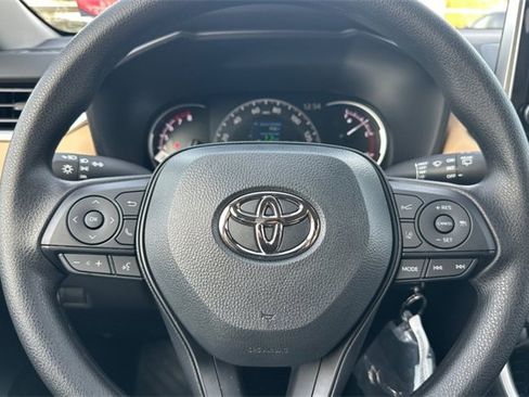 Used 2025 Toyota RAV4 LE image 21