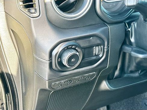 Used 2024 Jeep Wrangler Unlimited Sahara w/ Technology Group AWD/4WD image 11