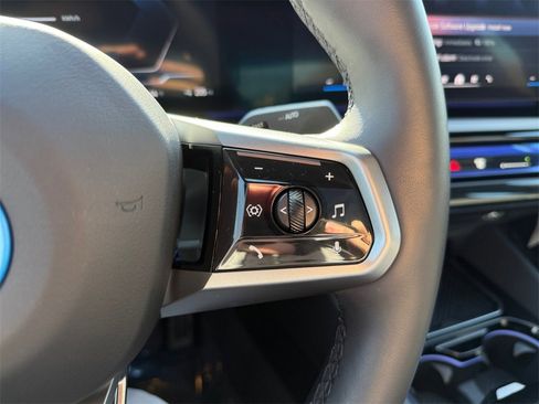 Certified 2025 BMW i5 xDrive40 w/ M Sport Package image 31