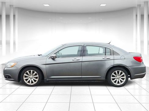 Used 2013 Chrysler 200 Limited FWD image 2