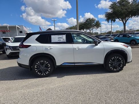 New 2026 Nissan Rogue Platinum image 9