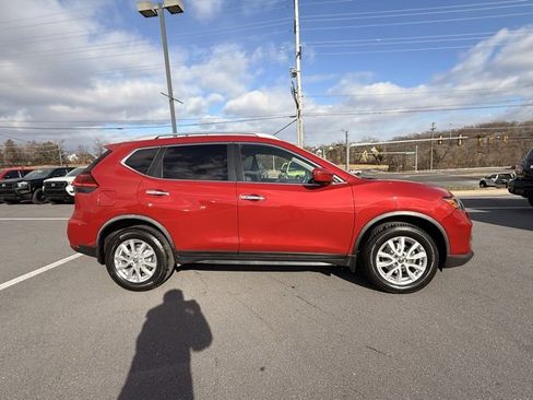 Certified 2017 Nissan Rogue SV image 4