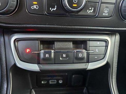 Used 2024 GMC Terrain SLT image 35