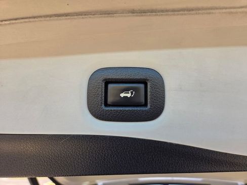 Used 2018 Nissan Rogue SV AWD/4WD image 46