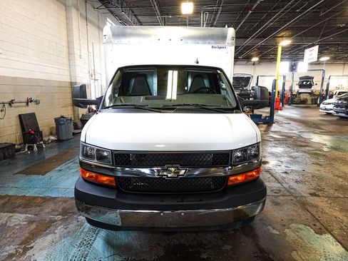 Used 2022 Chevrolet Express 3500 w/ Power Convenience Package image 2