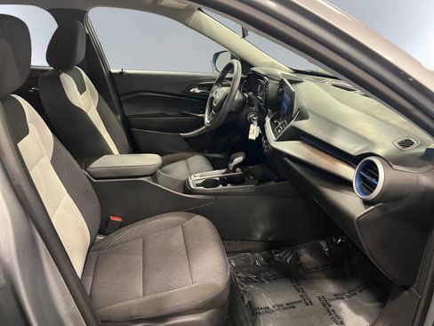 Used 2024 Chevrolet Trax LS FWD image 20