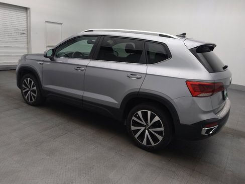 Used 2023 Volkswagen Taos SE w/ Panoramic Sunroof Package FWD image 3