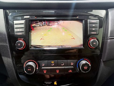 Used 2018 Nissan Rogue S image 18