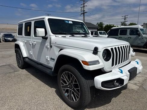 Used 2023 Jeep Wrangler Unlimited Sahara AWD/4WD image 3