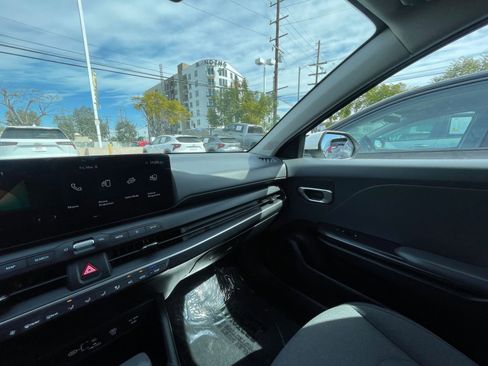 Used 2025 Kia K4 LXS image 38