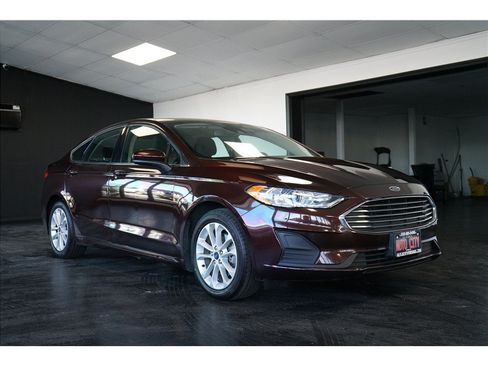 Used 2019 Ford Fusion SE FWD image 1