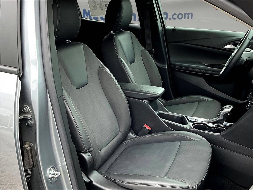 Used 2023 Buick Encore GX Select w/ Sport Touring Package AWD/4WD image 30