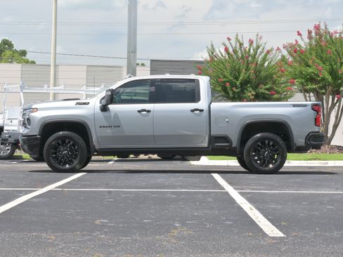 Used 2026 Chevrolet Silverado 2500 LTZ w/ LTZ Plus Package AWD/4WD image 7