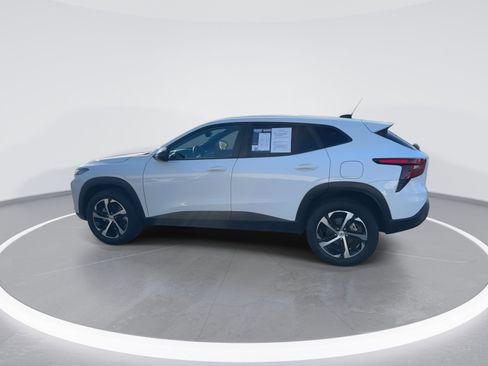 Used 2024 Chevrolet Trax RS w/ Driver Confidence Package image 6