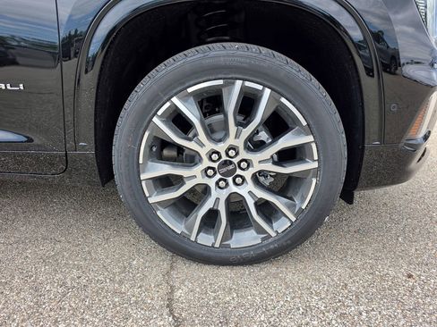New 2026 GMC Acadia Denali Ultimate w/ LPO, Floor Liner Package AWD/4WD image 40
