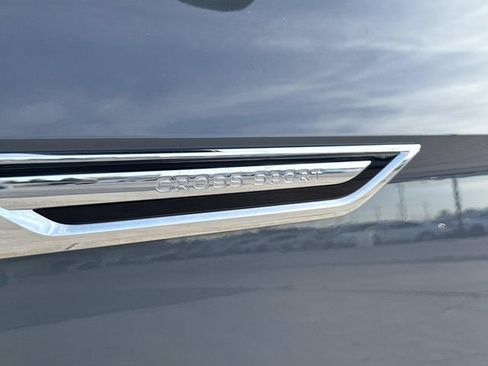 Used 2025 Volkswagen Atlas Cross Sport SE image 9