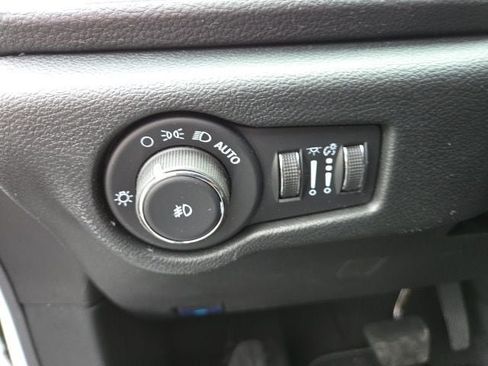 New 2026 Chrysler Pacifica Select AWD/4WD image 12