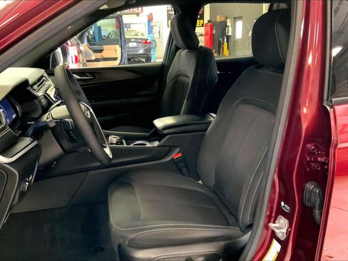 Certified 2025 Jeep Grand Cherokee Laredo X w/ Trailer Tow Package image 25