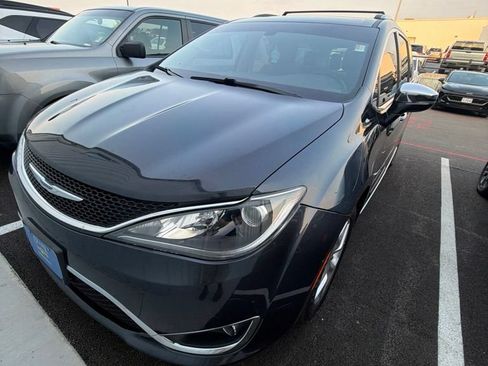 Used 2020 Chrysler Pacifica Limited FWD image 1