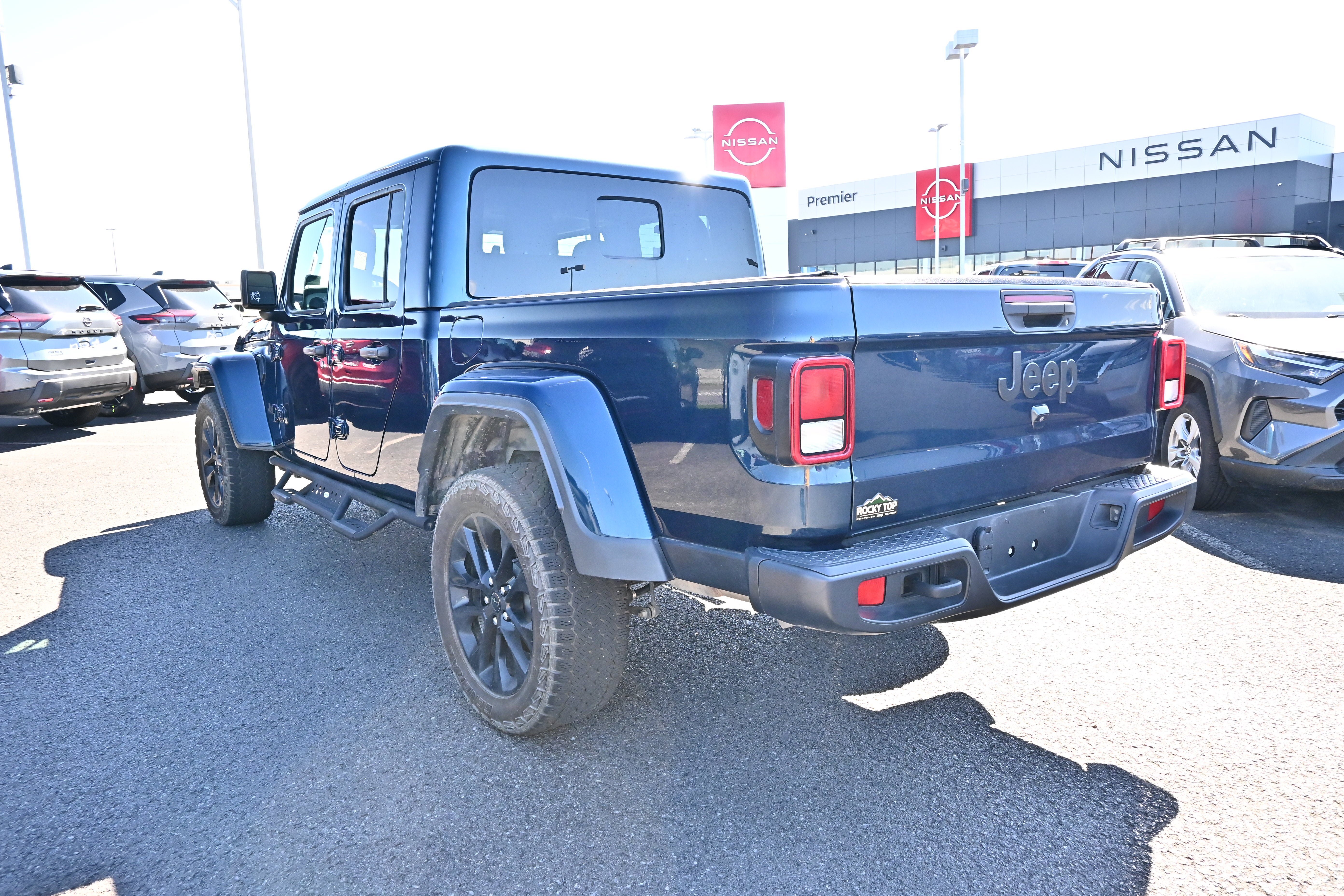 Used 2025 Jeep Gladiator Sport AWD/4WD image 8