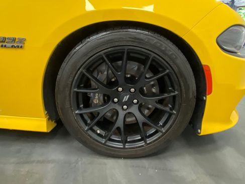 Used 2017 Dodge Charger R/T Scat Pack w/ Dynamics Package RWD image 16